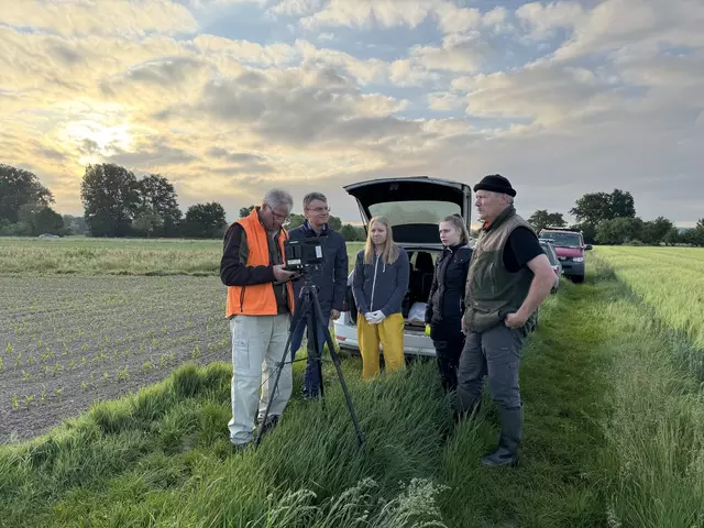 Landwirte und Kitzrettung arbeiten Hand in Hand mit einer Drohne werden die Tiere auf den Flächen, die gemäht werden sollen, gesucht. | Foto: Landratsamt Ortenaukreis