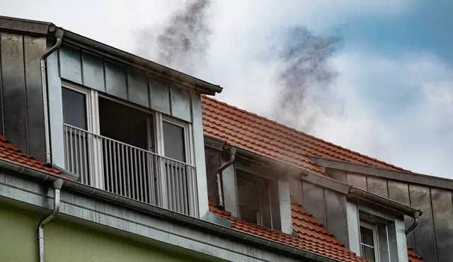 Weil sie Rauch aus den Fenstern aufsteigen sahen, alarmierten Nachbarn die Feuerwehr. | Foto: Stadt Kehl