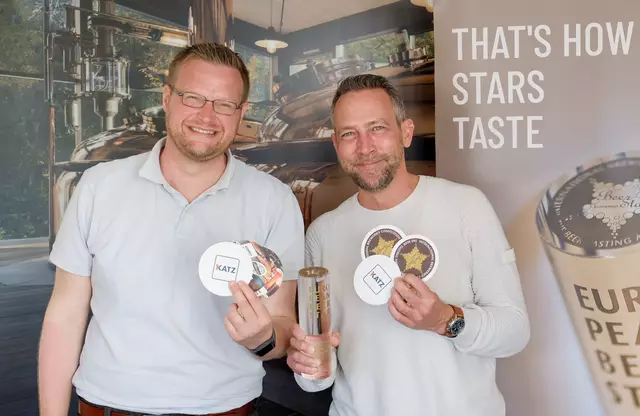 Partnerschaft mit Blick nach vorn – Kilian Kittl, Geschäftsführer der Privaten Brauereien Bayern e.V. und Projektleiter des European Beer Star (links), und Olaf Müller, Senior Sales Manager D-A-C-H bei KATZ, freuen sich über die neue Zusammenarbeit im Zeichen der Braukunst.  | Foto: Koehler-Gruppe