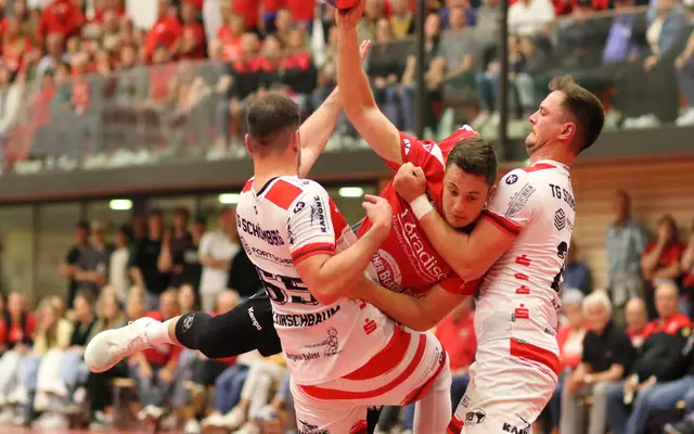 Tobias Biegert und der TuS Altenheim feierten am Freitagabend mit einem Sieg den Oberligaverbleib gegen Schömberg. | Foto: Fissler