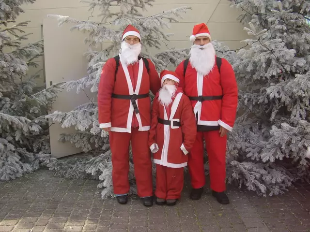 Tabea Wörner schreibt: "Das beigefügte Bild wurde im Jahre 2006 aufgenommen. Da war ich sechs Jahre alt und mit meinen Eltern im Europa-Park. Wenn man damals am 6. Dezember als Nikolaus/Weihnachtsmann verkleidet gekommen ist, hat man freien Eintritt in den Europa Park bekommen."

Das war eine tolle Aktion und ein toller Besuch – gefolgt von vielen weiteren tollen Aktionen und tollen Besuchen
 | Foto: Eingereicht von Tabea Wörner