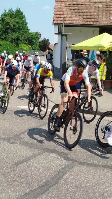 Gabriel Maier beim Straßenrennen in Merdingen, am Ende reichte es für Platz 14.