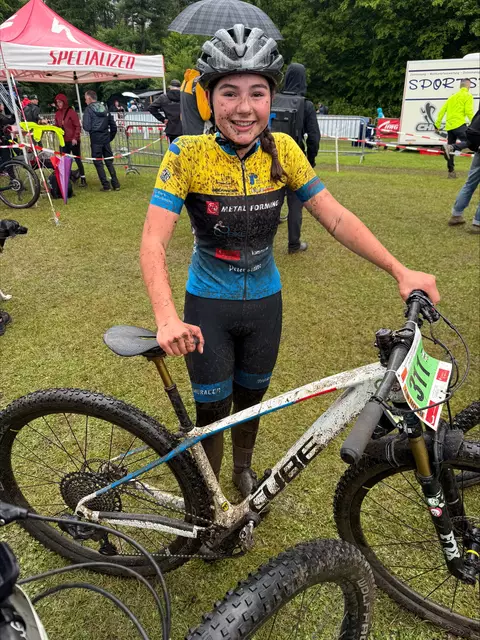 Annika Bohn, leider mit technischen Problemen im Rennen, konnte aber immerhin fertig fahren und noch ein lächeln im Ziel zeigen.