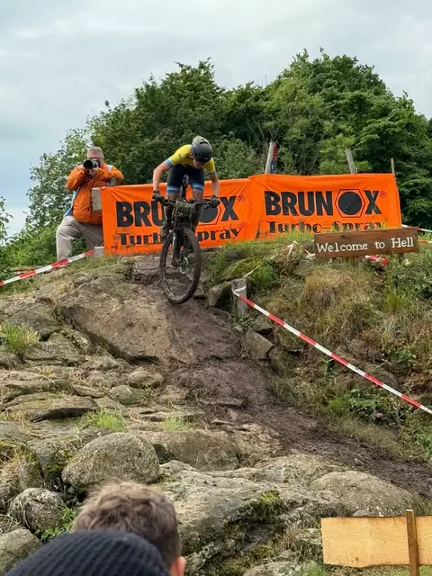 Leonard Finkenzeller meistert das Steinfeld auch unter diesen erschwerten Bedingungen.