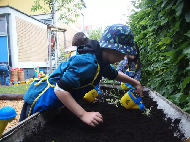 Die Kinder der Kita waren mit Feuereifer bei der Sache.  | Foto: Silke Engler 