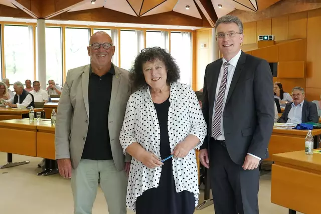 Von links: Gerd Baumer, Dr. Regina Görner, Landrat Thorsten Erny | Foto: Erwin Lang