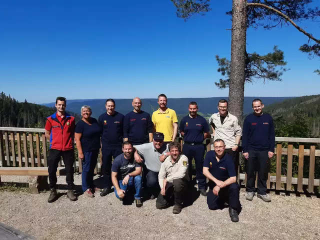 Im Frühling trafen lokale Feuerwehren, Polizeireviere und die Bergwacht wieder zu Fahrten im Schutzgebiet. | Foto: Nationalpark Schwarzwald