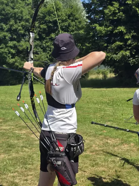 Sina Hehr ist mehrfache Kreismeisterin mit ihrem Recurve-Bogen | Foto: Verein