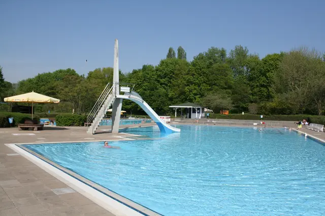 Im Freibad Auenheim wird ein Schließtag eingeführt. | Foto: gro
