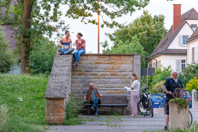 Gespräche am Rheinufer | Foto: Stadt Kehl