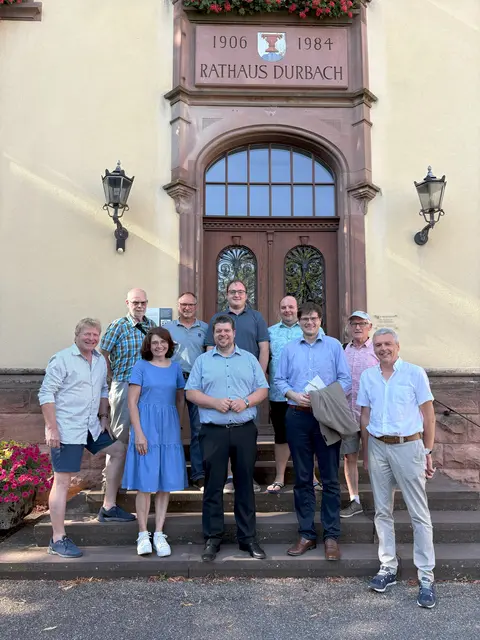 Interessierte Bürger nahmen mit dem CDU-Bundestagsabgeordenten (3. v. r.) und Bürgermeister Andreas König (Mitte) an einem Ortsrundgang teil. | Foto: Gemeinde Durbach