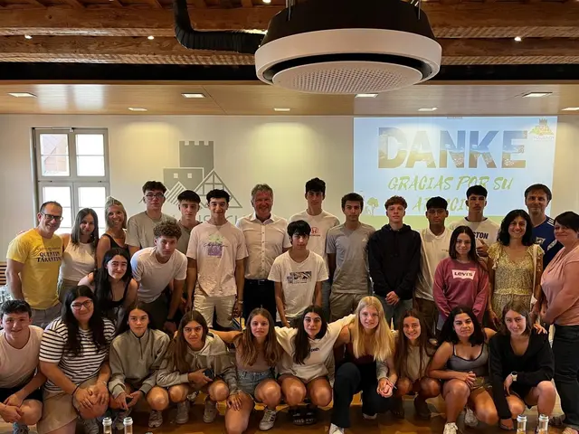 Spanische Austauschschüler des Robert-Gerwig-Gymnasiums beim Empfang im Hausacher Rathaus, wo sie von Bürgermeister Wolfgang Hermann begrüßt wurden. | Foto: Kultur- und Tourismusbüro Hausach