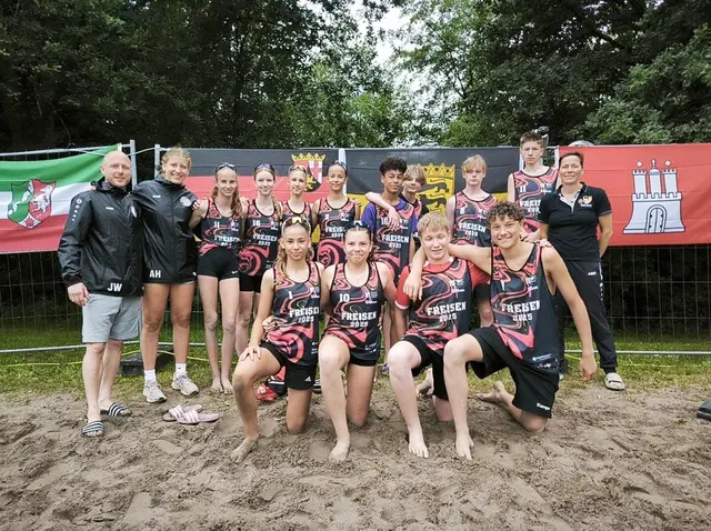 Die Jungs und Mädels des VC Offenburg waren bei den Deutschen Beachvolleyball-Meisterschaften am Start. | Foto: VCO