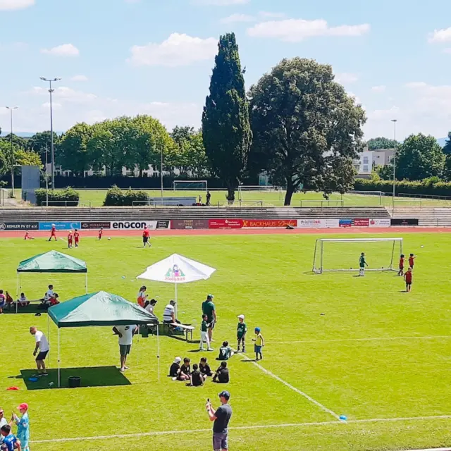 Bei 35 Grad ging es beim Kinderfußballturnier der U10 in Kehl auf dem Rasen heiß her. | Foto: Kehler FV