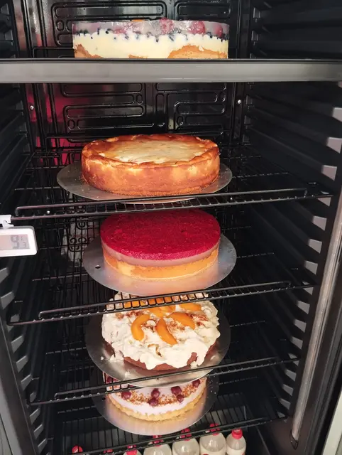 ein Teil der 45 gespendeten Kuchen