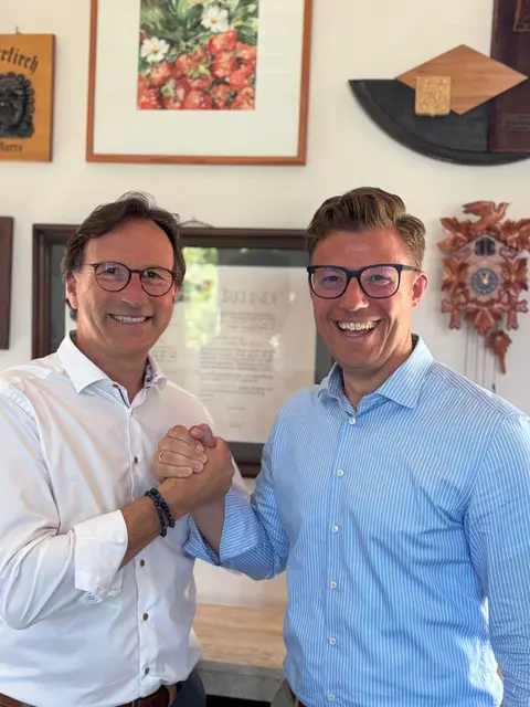 Der neu gewählte Bürgermeister Orville Cottenie der ostflandrischen Partnerstadt Oosterzele in Belgien (l.) gemeinsam mit Oberbürgermeister Gregor Bühler | Foto: Stadt Oberkirch 