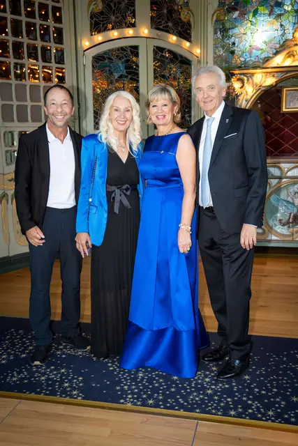 DJ BoBo mit Ehefrau Nancy Baumann, Mauritia und Jürgen Mack | Foto: Europa-Park