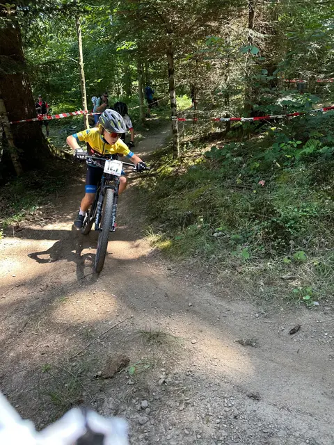 Mio Welte fuhr in Kirchzarten in die Top 10 vor mit Platz 9 im XCO-Rennen.