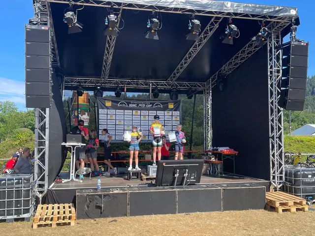 Sara Armbruster erreicht trotz etwas Pech im Rennen am Ende den 2 Platz!