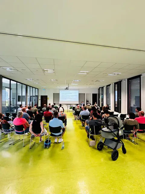 Guter Zuspruch und reges Interesse beim Informationsabend zum Neubaugebiet „Gässelsmatt“ in Kappelrodeck | Foto: Stefan Hattenbach/Gemeinde Kappelrodeck