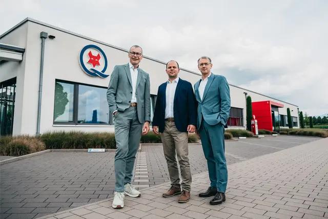Bernhard Palm (v. l.), Vorstandsvorsitzender E-Werk Mittelbaden, Eric Albrecht, Geschäftsführer E-FOX Energy GmbH, und Rico Siefermann, Vorstandsvorsitzender NOVELLUS Holding AG | Foto: E-Werk Mittelbaden