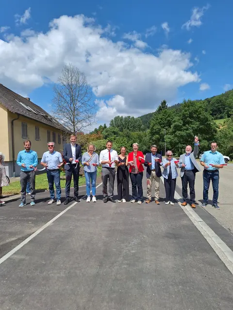 Große Freude bei allen Beteiligten über die Verkehrsfreigabe des neuen Radwegs | Foto: Stadt Ettenheim