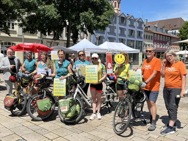Eine Etappe der Mut-Tour führt durch die Ortenau. Auf dem Offenburger Marktplatz wurden die Teilnehmer von Bürgermeister Hans-Peter Kopp begrüßt. | Foto:  gro