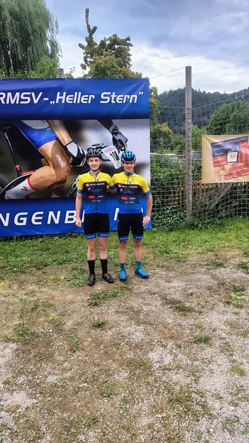 Karol links und Andre rechts gewinnen beide in Langenbrand.