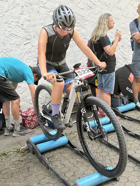Annika Bohn beim Warmfahren in Wombach