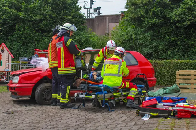 Abteilung Urloffen und ASB Rettungsdienst Südbaden bei der Vorführung "Technische Hilfeleistung" | Foto: Moritz Moser