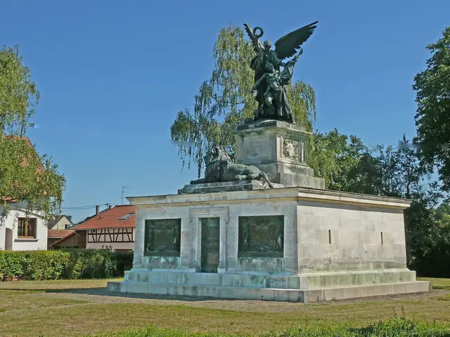 Denkmal für die Bayern im elsässischen Wœrth. Es ist auch eine Grabstätte, in der 452 französische und deutsche Soldaten begraben sind, die während der Schlacht vom 6. August 1870 für Napoleon III. und Wilhelm, König von Preußen, starben.
Obwohl Deutschland und Frankreich im 1. und 2. Weltkrieg sich erneut als Feinde gegenüberstanden, wurden die deutschen Denkmäler, von denen es in Woerth und Umgebung viele gibt, beibehalten. | Foto: Alfred Schramm