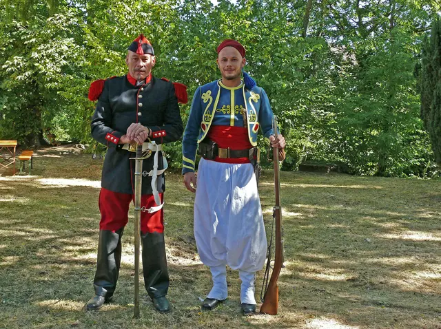 Bei den Veranstaltungen werden auch historische Uniformen durch Reenactment-Darsteller dem Publikum gezeigt. | Foto: Alfred Schramm