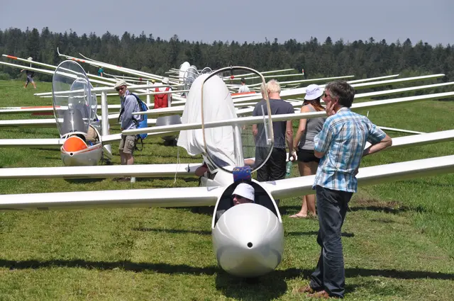 Segelfluggelände Musbach mit Startaufstellung für F-Schlepp