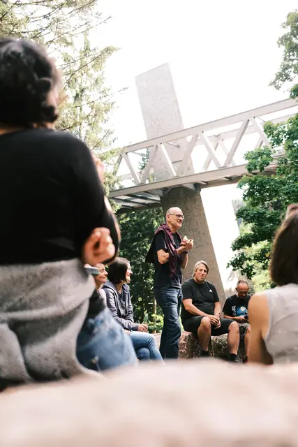  Während der Ausbildung erleben die künftigen Wildnisteacher, was sie später weitergeben möchten.  | Foto: Jonas Wolf/Nationalpark Schwarzwald