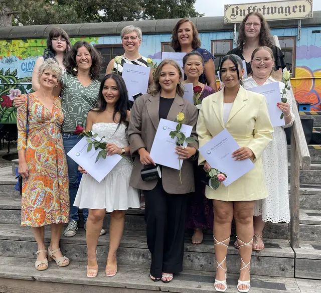 Die Klasse BFSAIT mit Sabine Müller und Stefanie Schuler