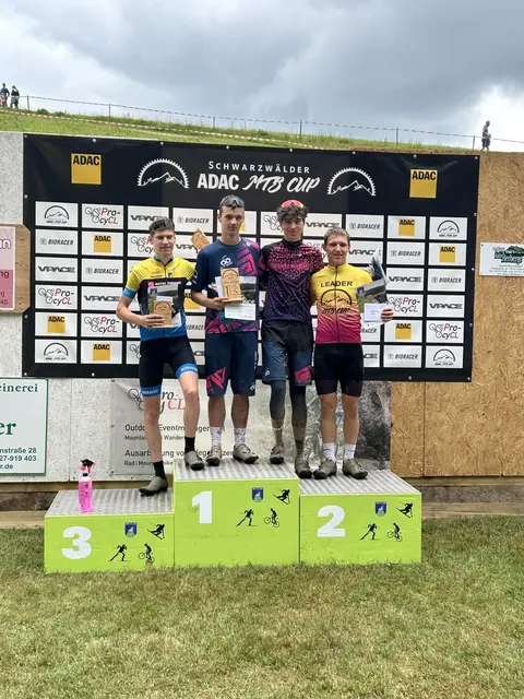 Jonathan Huber wurde starker 4. in Urach und ist knapp am 3. Platz vorbeigeschrammt.