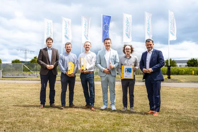 Johannes Rothenberger MdB (v. l.), Tim Schober, Projektmanager, Lukas Schuwald, Geschäftsführer, beide Ökostromgruppe Freiburg, Tobias Kreutzer, CEO Richter Aluminium, Benedikt Hupfer, Projektmanager Schwerpunkt Energiemanagement &amp; Nachhaltigkeit Richter Aluminium und Andreas Heck, Vorsitzender GRO Hoch3 | Foto: Richter Aluminium GmbH