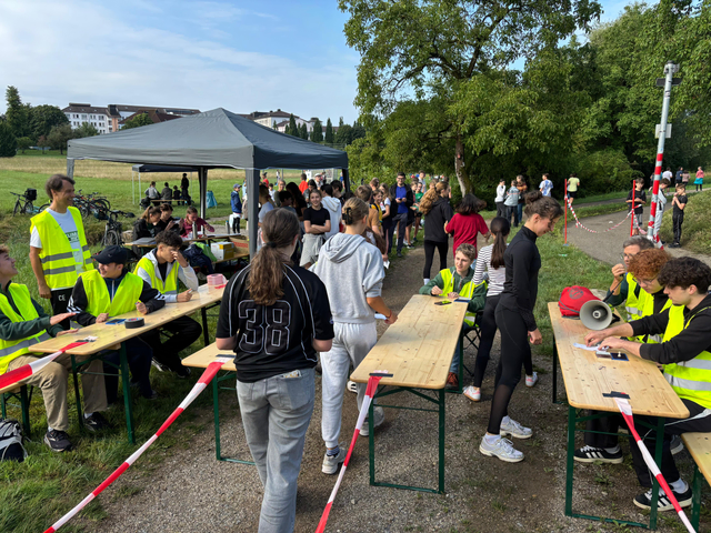 Startschuss zum Spendenlauf: Die Läufer sammeln gemeinsam 15.000€ für den guten Zweck. | Foto: Schiller Gymnasium Offenburg