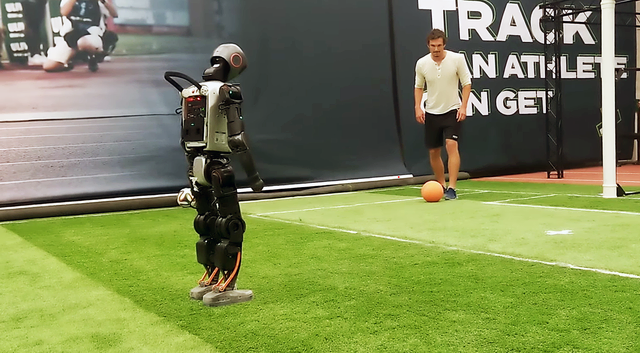 Ein neuer Roboter beim Training | Foto: Team Sweaty