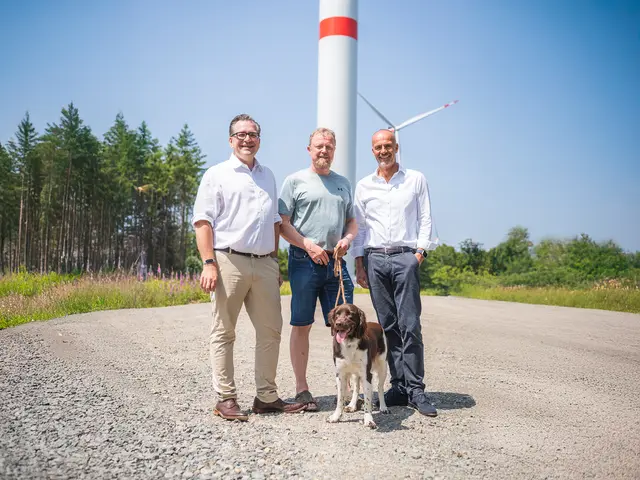 KB Renewables verfolgt das Ziel, bis 2030 eine installierte Leistung von einem Gigawatt durch eigene Windenergieanlagen zu erreichen. Von links: Nicolas Christoph, Geschäftsführer bei KB Renewables, Dr. Claus M. Brodersen, Geschäftsführer bei KB Renewables, Dr. Stefan Karrer, Vorstand Technik der Koehler-Gruppe | Foto: Koehler Paper Group