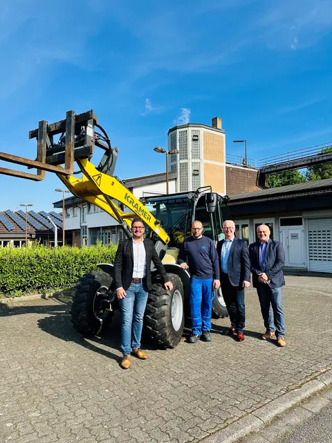 Bürgermeister Stefan Hattenbach (v. l.), Betriebsleiter der Kläranlage Patrick Fallert, Bürgermeister Hans-Jürgen Decker und Bürgermeister Reinhard Schmälzle | Foto: Gemeinde Kappelrodeck/Jasmin Liebich