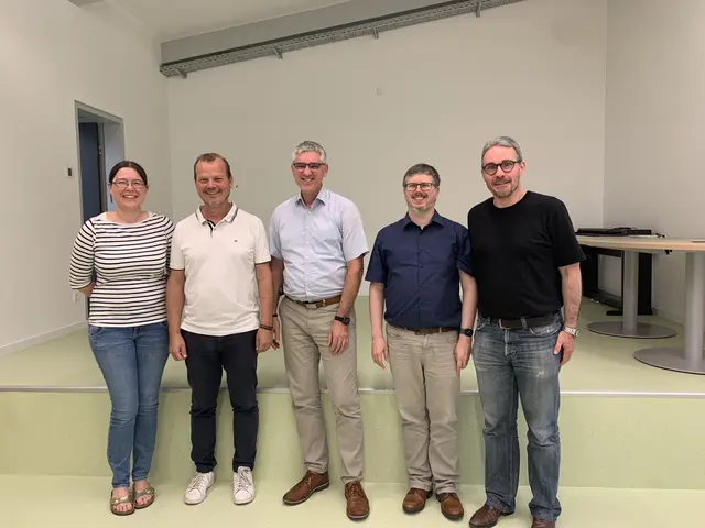 Simone Kleinhans, Leitung Evangelisches Verwaltungs- und Serviceamt Ortenau (v. l.), Oliver Wehrstein, Dekan Evangelischer Kirchenbezirk Ortenau, Jürgen Hammel, Vorsitz beschließender Ausschuss, Andreas Eisenmann, Pfarrer in Legelshurst und Dekanstellvertreter, Christian Meyer, ab September Pfarrer im Hanauerland mit Schwerpunkt Geschäftsführung | Foto: Evangelische Kirche im Hanauerland