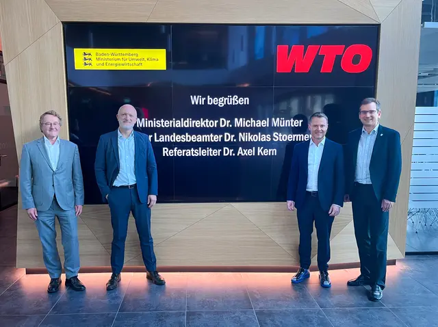 Dr. Axel Kern, Leiter Referat 24 (v. l.) , Ministerialdirektor Dr. Michael Münter, WTO-CEO Sascha Tschiggfrei und Erster Landesbeamter Dr. Nikolas Stoermer | Foto: WTO 