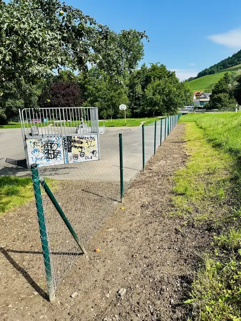 Die neue Zaunanlage am Skate- und Bikepark Kappelrodeck sorgt für Sicherheit. | Foto: Stefan Hattenbach/Gemeinde Kappelrodeck
