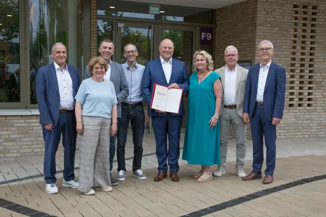 (V. l. n. r.) Franz Bähr, Prof. em. Dr. Charlotte Niemeyer, Dr. Richard Vogt, Till Brutzer, Johannes Bitsch, Manuela Bitsch, Hans-Peter Vollet, Karl Bähr | Foto: Theo Hofsäss