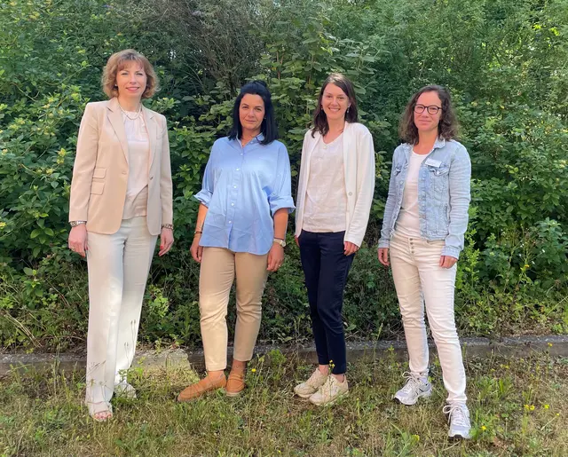 Freuen sich über die Unterstützung der Arbeit der Krebsberatungsstelle Ortenau: (V. l. n. r.) Oksana Miglietti und Jasna Šerić von der der Carl-Friedrich-Geiger-Stiftung mit Janine Lebrecht und Sandra Kappler von der Krebsberatungsstelle Ortenau | Foto: Ortenau Klinikum/ Sophia Schöner