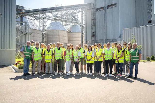 Der Lions Club Oberkirch-Schauenburg informierte sich über das umgebaute Biomasse-Heizkraftwerk und die nachhaltige Ausrichtung der Koehler-Gruppe.  | Foto: Koehler-Gruppe 