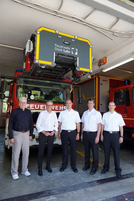 Harald Herrmann (v. l.), externer Berater für den Dialog- und Veränderungsprozess der Lahrer Feuerwehr, Oberbürgermeister Markus Ibert, Feuerwehrkommandant Georg Schinke, die kommissarischen stellvertretenden Feuerwehrkommandanten Ralf Wieseke und Ralf Hemberger | Foto: Stadt Lahr