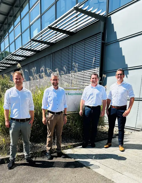 Patrick Hoferer (v. l.), Joachim Ringwald, Marco Rettig und Bürgermeister Stefan Hattenbach | Foto: Schaeffler