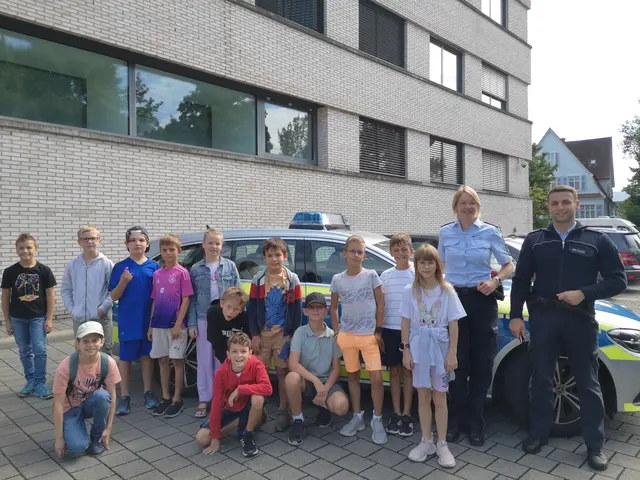 Die interessierten Kinder gewannen einen spannenden Einblick in den Polizeialltag. | Foto: Dorothee Bär